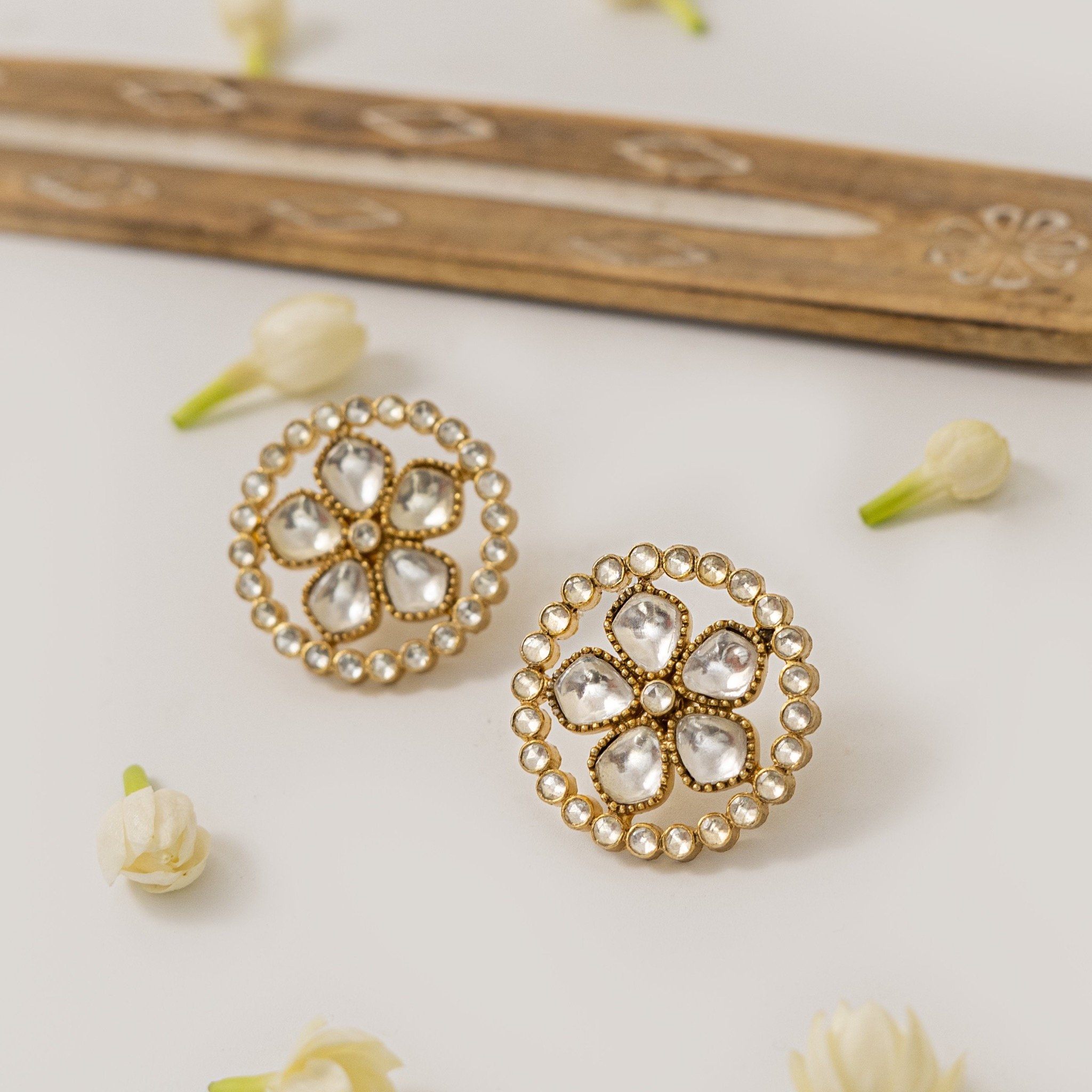 Gul Kaari Studs